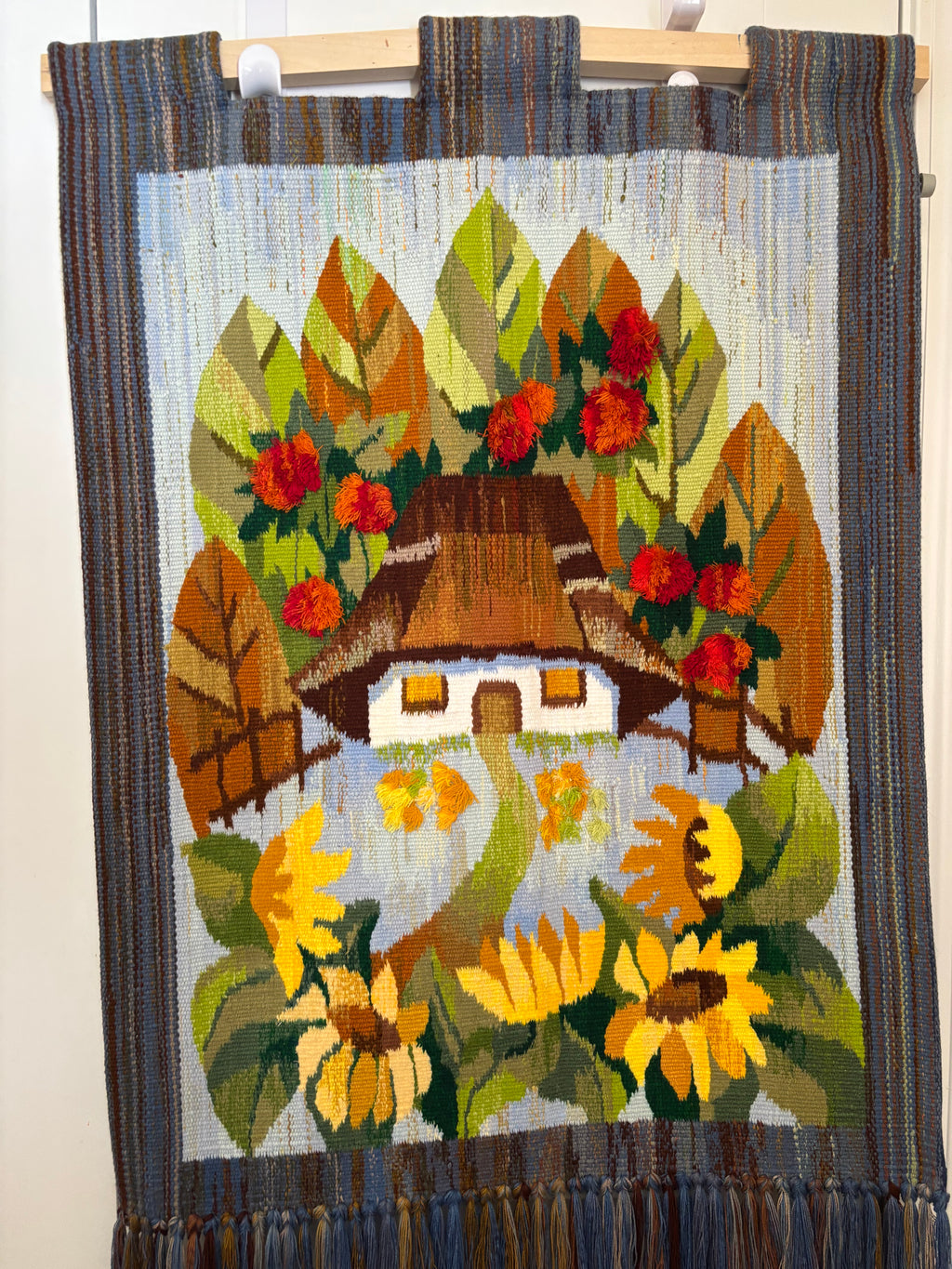 Ukrainian Tapestry Kilim with Traditional Ukrainian House  Ornament 33X25X0.1