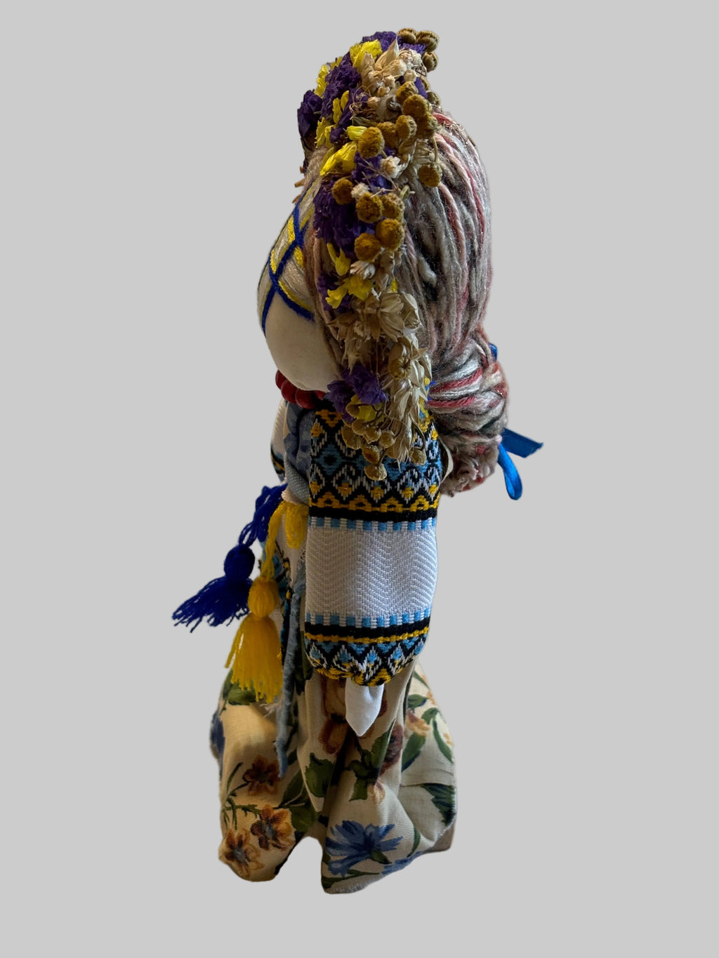 Ukrainian Motanka Decorative Reeled Doll, 10X3.5X2 inches